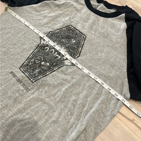 Disney Parks 2017 Halloween 3/4 Sleeve Shirt Size L - Picture 6 of 9